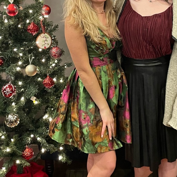 Colorful dress with tule underneath, makes it into a short Cinderella dress - Picture 2 of 2